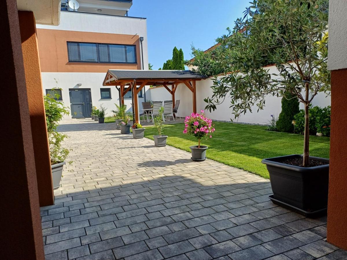 Apartment Penthouse Griemann 1 Mit Infrarotkabine Und Eigener Dachterrasse Fuer Max 4 Personen Illmitz